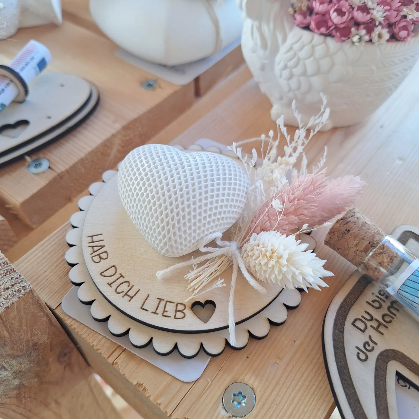 Raysin Figuren bei NETTER-DESIGNED "Das Geschenkehäuschen"