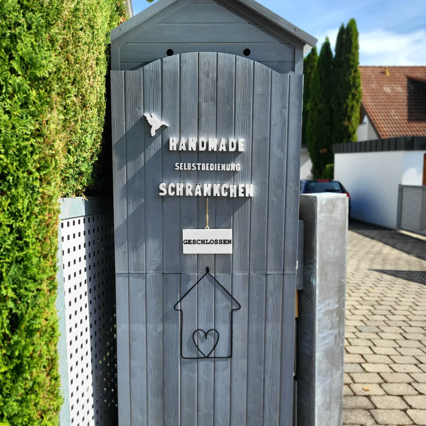 Handmade Schränkchen Selbstbedienung – Bild 1